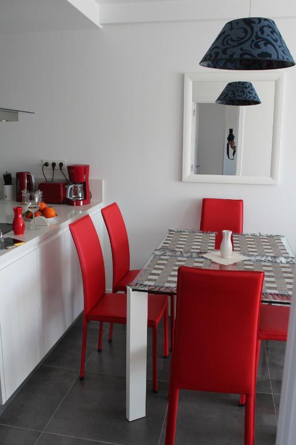New Apartment With Sea View Of Andrew And Natallia كامبوامور المظهر الخارجي الصورة